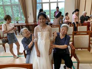 在场老人十分开心与认可